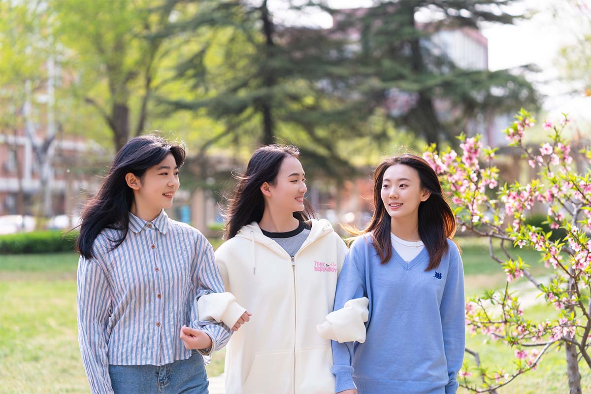 今天的头条属于她们!